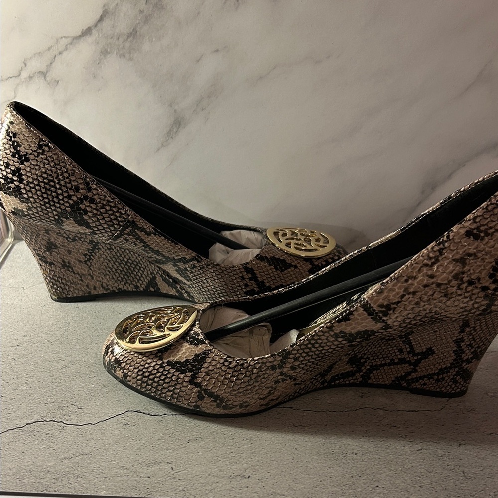 Fioni Snakeskin Patterned Wedge Women's Shoes - Picture 4 of 5